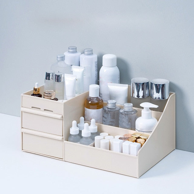 Complete spacious box to organize your cosmetics, clothes, jewelry.